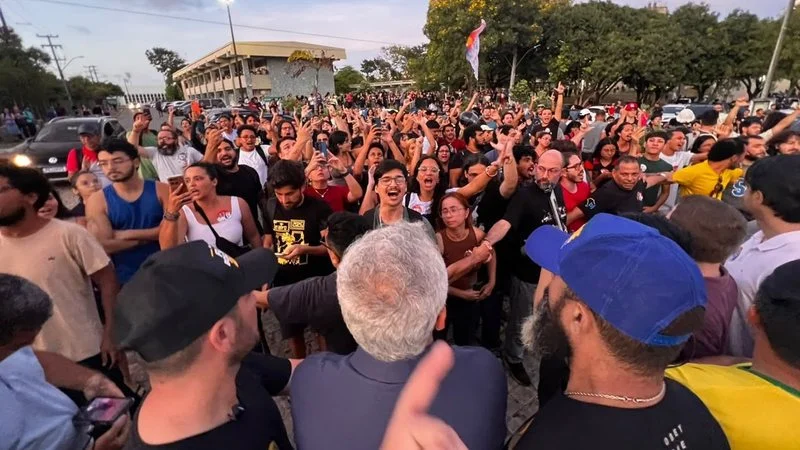 Apoiadores de Lula e Flávio Bolsonaro protagonizam confronto na UFRN