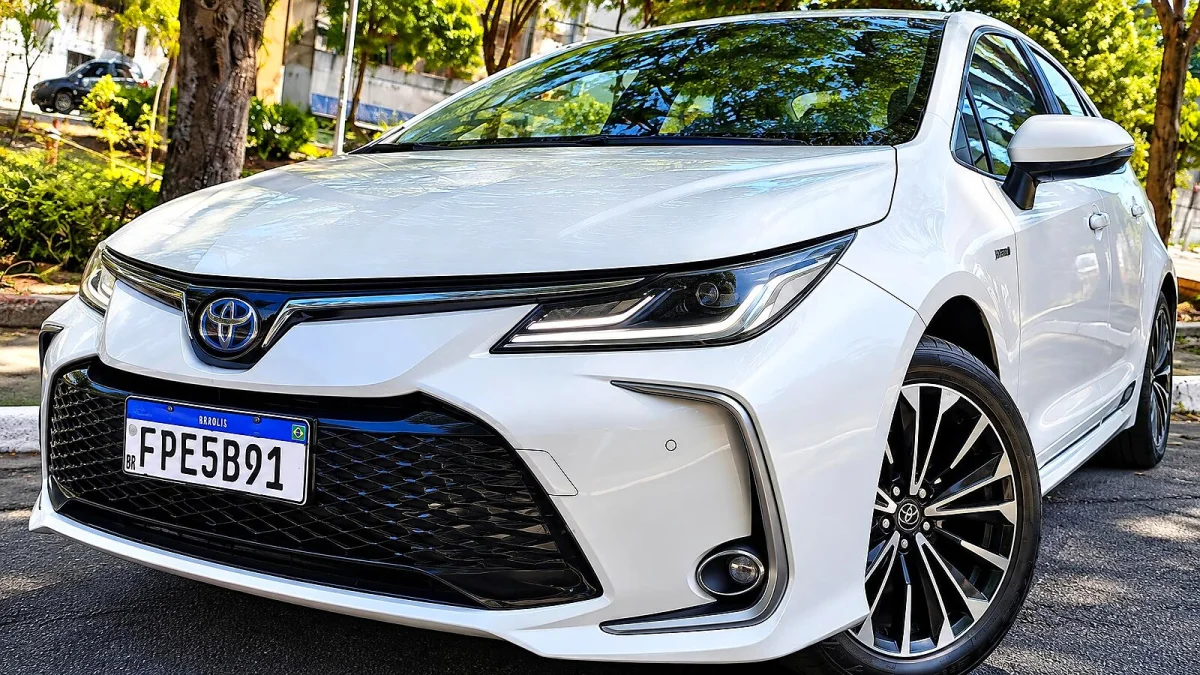 Corolla Altis Hybrid continua R$ 20 mil acima do BYD King GS