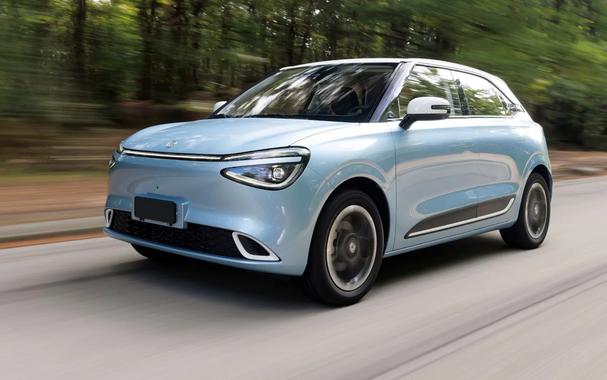 Dongfeng desembarca 200 DFM e mira 145 concessionárias