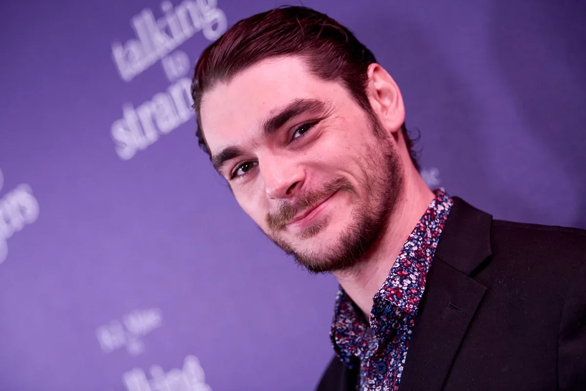 Kennedy Suarez aparece de blusa de Pânico após morte de RJ Mitte