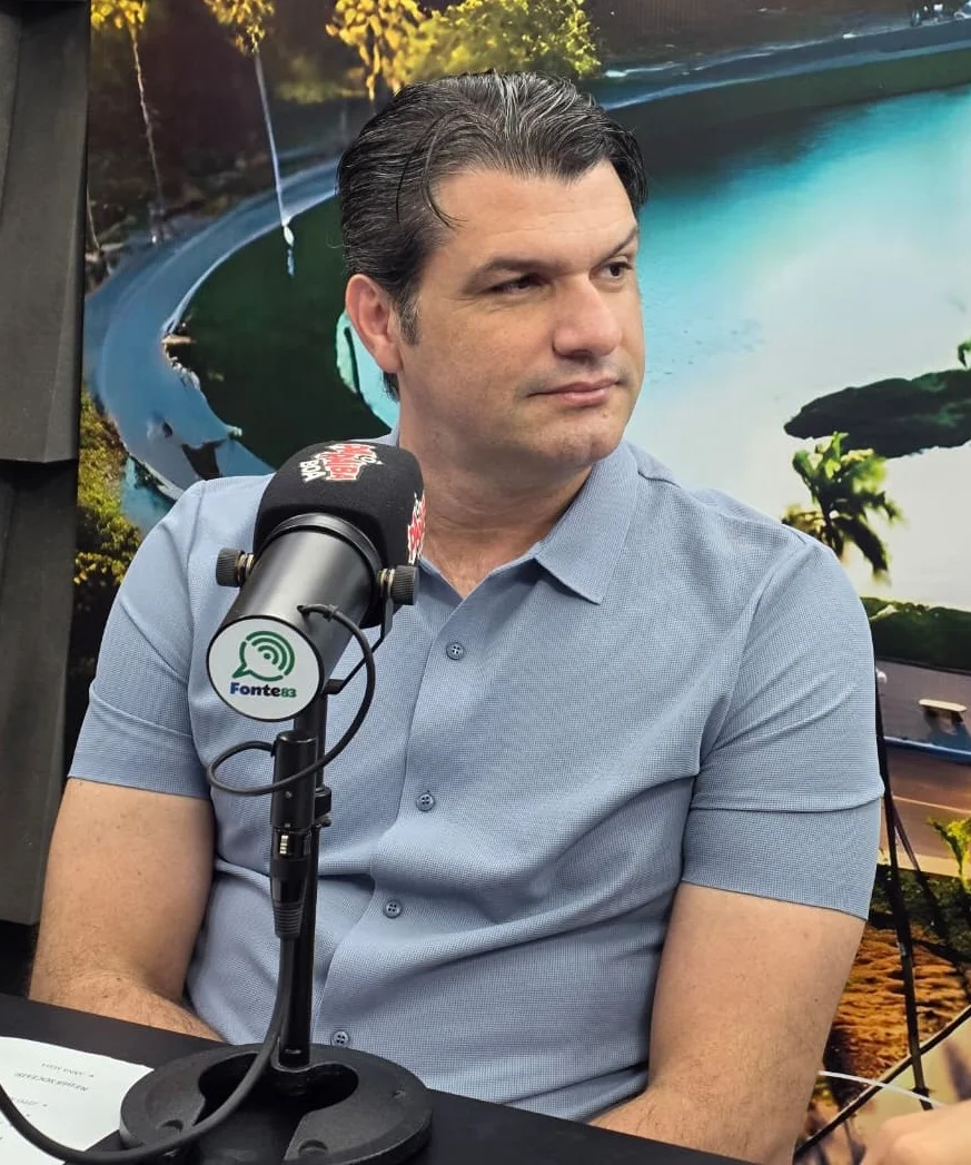 Leo Bezerra é questionado por exoneração de 24 comissionados