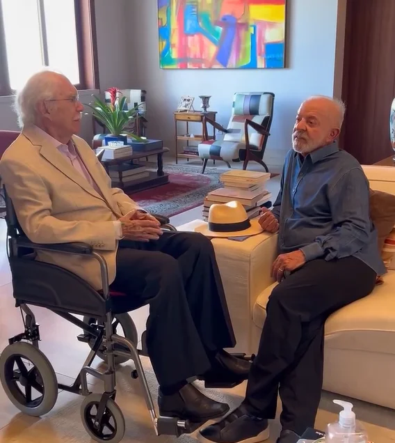 Lula encontra José Sarney e segue direto para agenda de campanha na Bahia