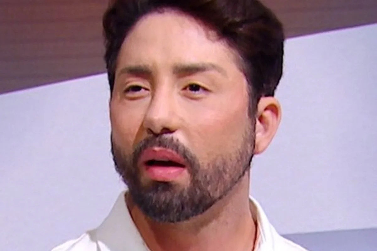 Rico Melquiades se emociona após RedeTV! cancelar gravação