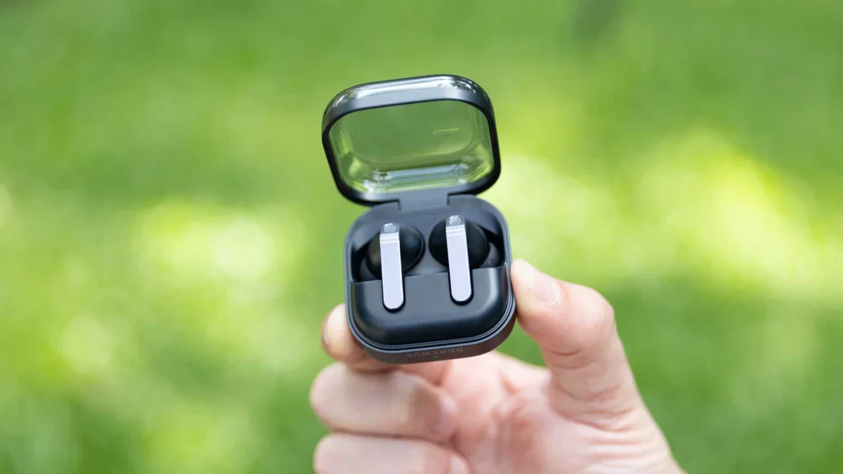Samsung Galaxy Buds4 Pro cai para R$ 1.349 com cupom VALETECH